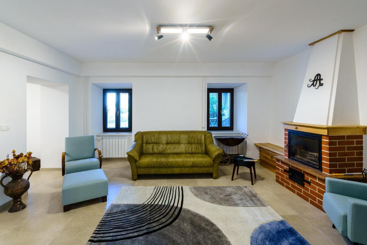 Guest House Zerjal Podnanos Eksteriør billede